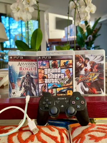 KIT Controle PS3 DualShock 3 + 3 JOGOS (GTA V + Assasin?s Creed Rogue + Street figther IV)