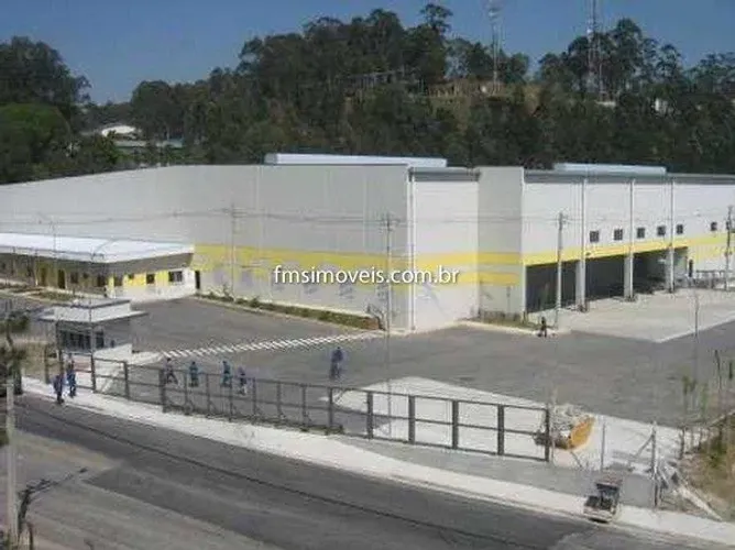 Galpão Comercial de Alto Padrão para Locação em Itapevi-SP, Bairro Itaqui: 3 Salas, 2 Banh