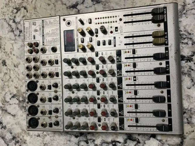 Mesa analógica 8 canais Behringer