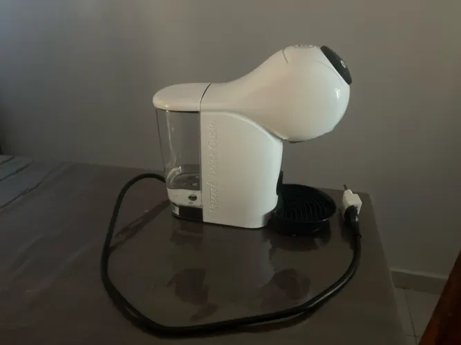 Cafeteira Dolce Gusto gênio S basic