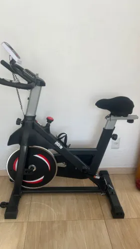BICICLETA ERGOMÉTRICA ODIN FIT PARA SPINNING MECÂNICA RODA DE INÉRCIA 8KG 