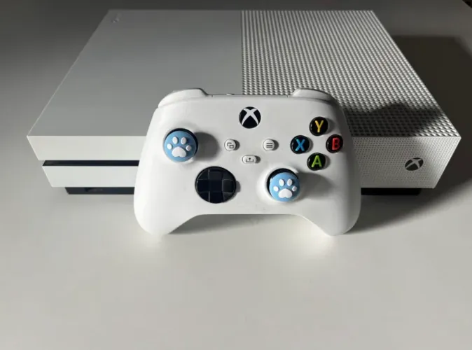 Xbox One s 2 controles +jogos