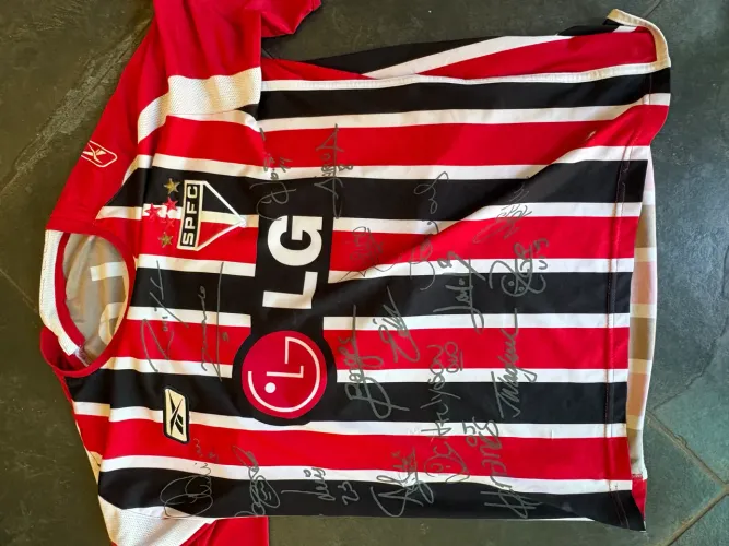 Camiseta autografada São Paulo ,edição limitada (rara)