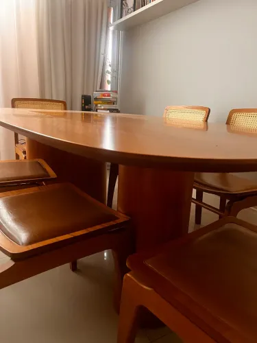 Mesa de madeira formato orgânico 8 lugares