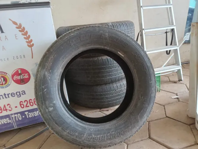 Peneus aro 18 Hilux