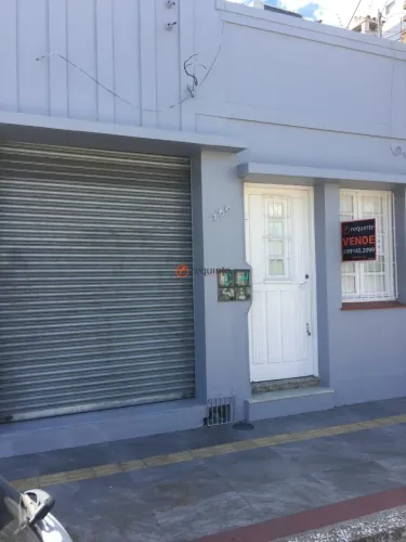 Casa no centro com sala Comercial