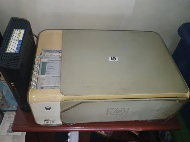 Vendo impressora HP + cartuchos preto e colorido 92 e 93.