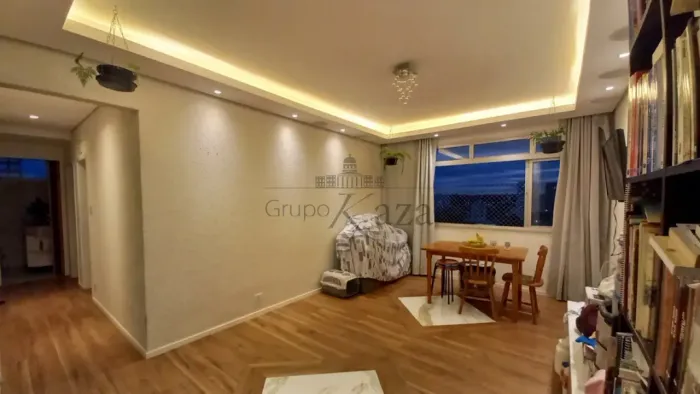 Oportunidade - Apartamento - Centro - Edifício Jerônimo Carnevalli - 2 Dormitórios - 97m².