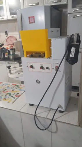 Máquina de fazer salgado