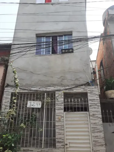 Casa pequena estilo Kitnet com 3 andares
