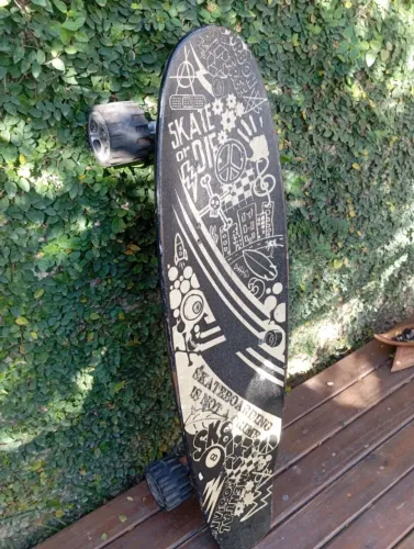 vendo sk8 sem motor e sem bateria , shape e trucks ótimos  