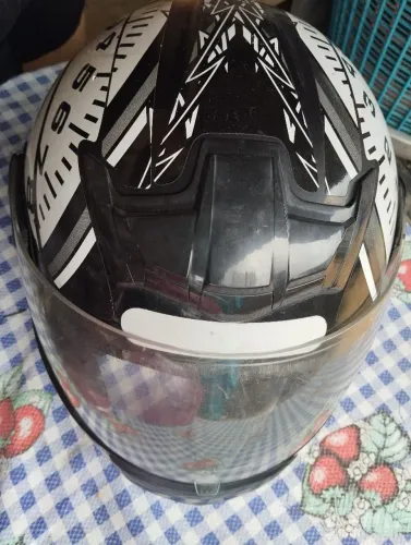 Capacete com Viseira Retrátil/Escamoteável Usado Tam.60"