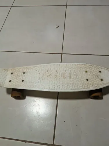 Mini cruiser Kronik branco 