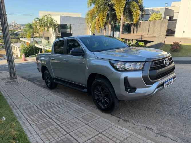 Toyota Hilux CD SR 4X4 2.8 TDI Diesel Aut. 2025