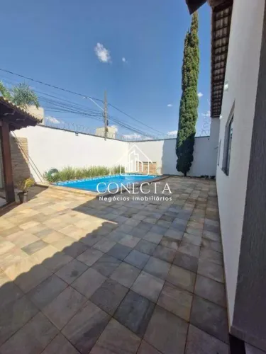 Casa para aluguel em Uberlândia (Alto Umuarama)  4 quartos, piscina e 3 vagas