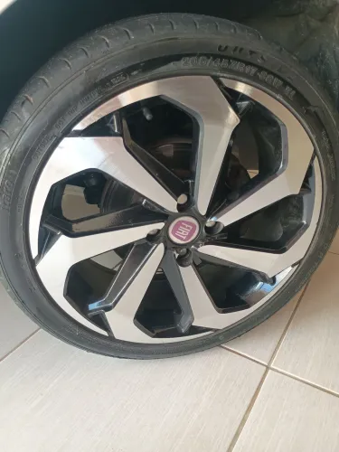 Troco rodas aro 17 4x100 com pneus.