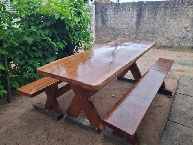 Mesa rustica medindo 2.50x80