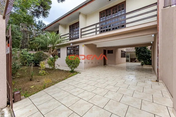 Casa com 4 quartos e 4 vagas à venda no Cajuru