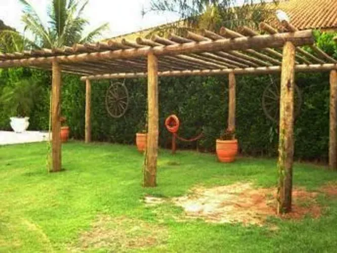 Pergolado de madeira de eucalipto tratado