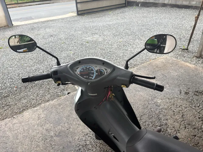 Vendo Honda Biz 2007 completa, em excelente estado de funcionamento.
