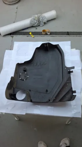 TAMPA DE PLASTICO DO MOTOR BMW