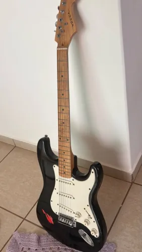Guitarra Vogga VCG601N ST Stratocaster - Preta