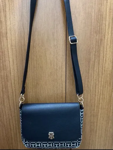 Bolsa Tommy Hilfiger nova 