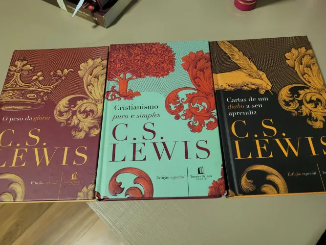 Livros C.S. Lewis em perfeito estado 