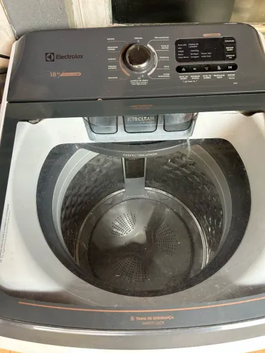 Máquina de lavar Electrolux 18kg