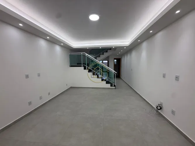 Casa com 3 quartos, sendo 1 suíte, piscina e churrasqueira no Jardim Guanabara, Macaé/RJ
