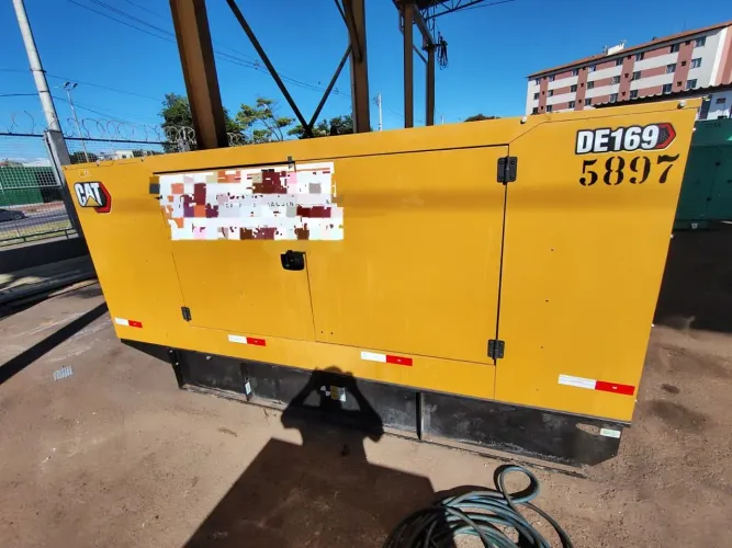 Grupo gerador 170 KVA/165 KVA Caterpillar