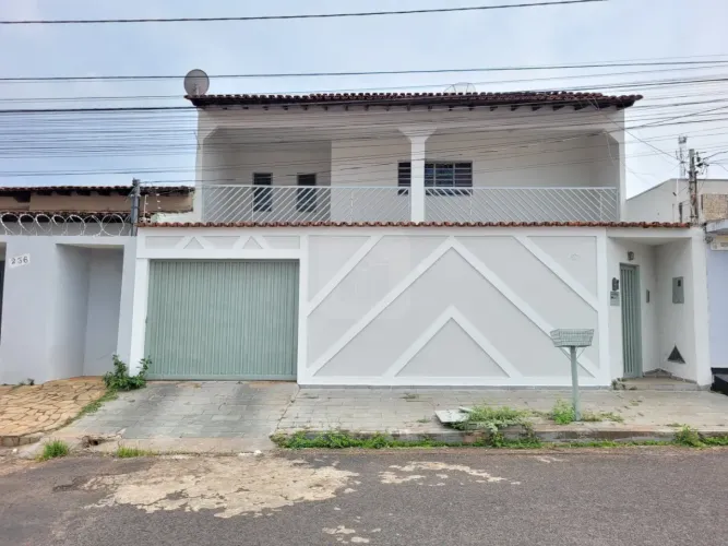 Casa Estilo Sobrado para locação e Venda no Bairro Cidade Jardim.
