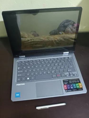 Notebook 2 em 1 positivo Duo Intel Celeron N4500 4GB RAM 128g