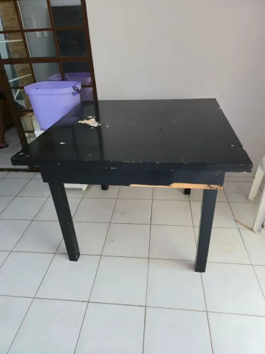 Vende-se mesa quadrada