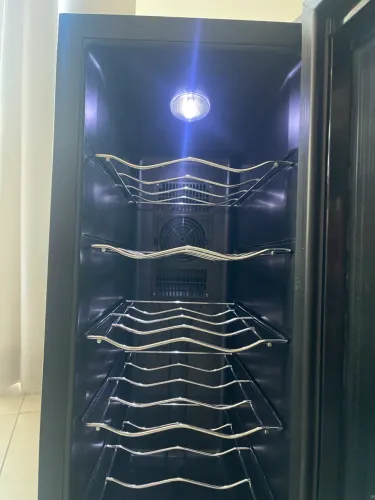 Adega Brastemp para 12 garrafas de vinho