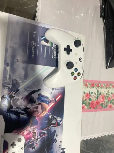 Xbox One S + 2 Controles | Completo na Caixa | Perfeito Estado