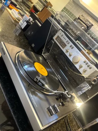 Lindo e perfeito Toca disco Direct Drive Gradiente DD-100Q ( tampa nova)!