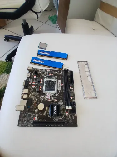Kit ddr3 lga 1155 placa mãe ,processador i 5 3470 e 8 gb po 200 reais.