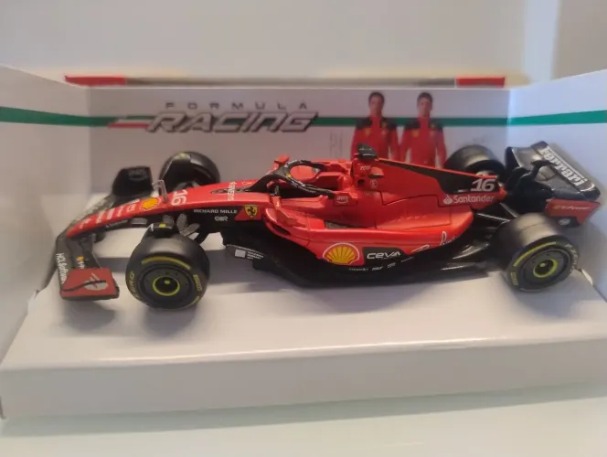 Miniatura F1 Ferrari Sf43 1/43 Burago