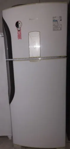 Vendo essa geladeira da Panasonic frost free