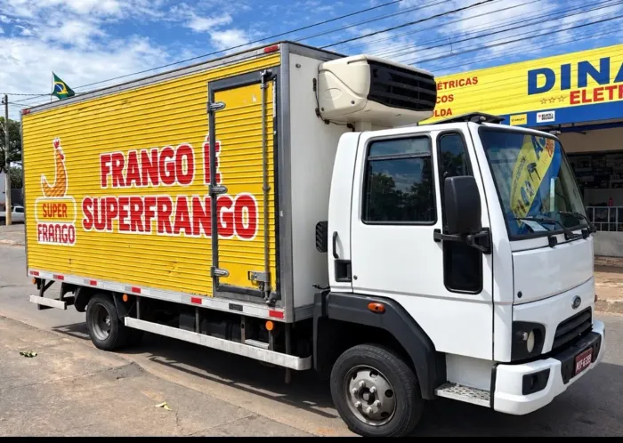 Vende-se Ford Cargo 816 - Ano 2017