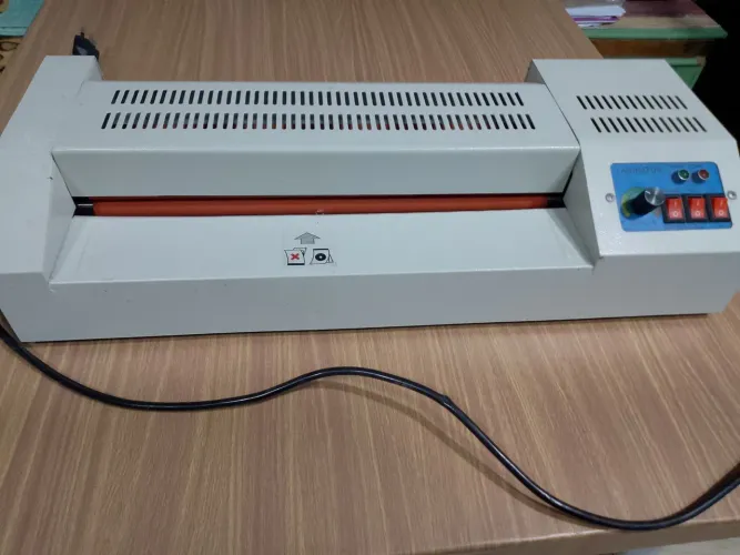 Plastificadora e Laminadora Semi profissional Laminator 220 w