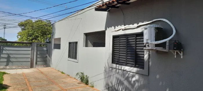 Alugo casa