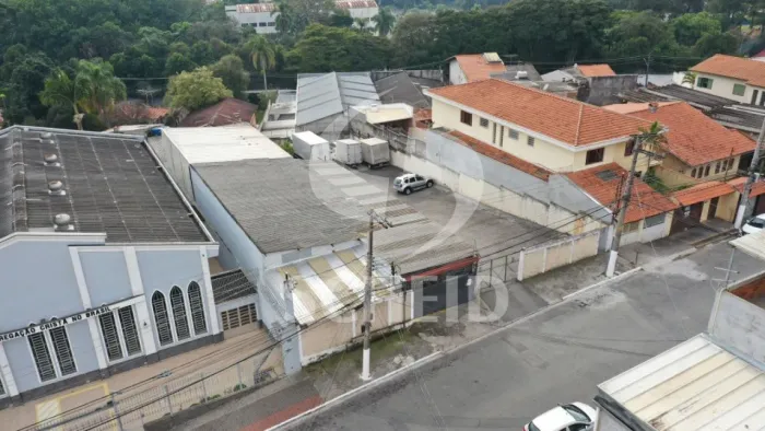 Terreno e galpão