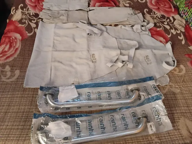 Vendo 2 avental de soldador e 2 Barra de apoio de banheiro
