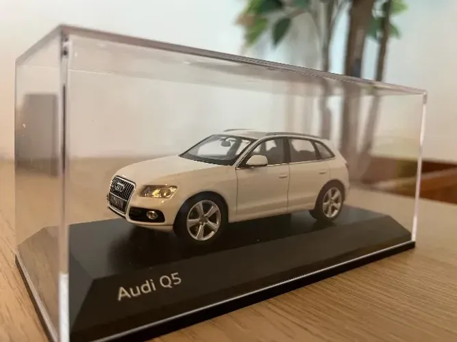 Miniatura Audi Q5 1.43 Branco.