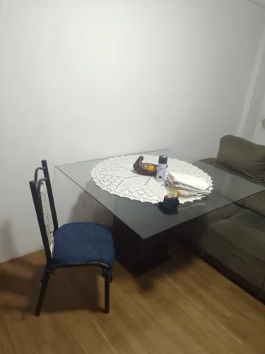 Mesa com 3 cadeiras 