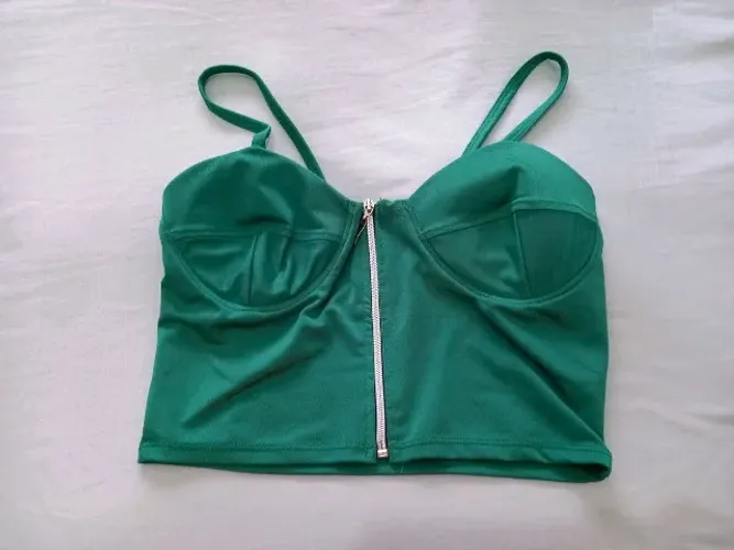 top verde com bojo e zíper frontal