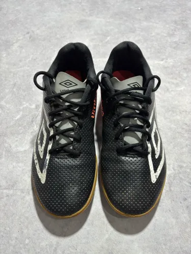 Chuteira futsal Umbro force TAM 40