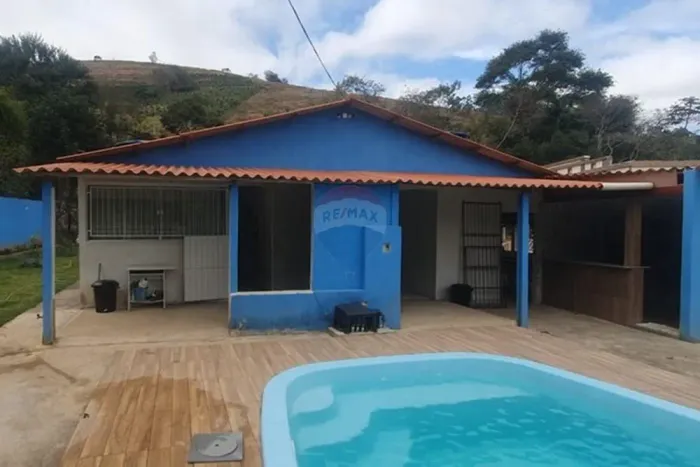 Chácara Completa com Estrutura de Lazer e Potencial Comercial 2.000 m²